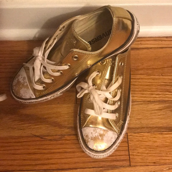 Gold metallic low top converse sneakers - Picture 1 of 1